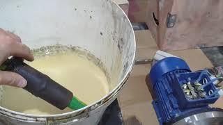Саморегулирующийся дисковый насос для меда патоки сгущённого молока и других вязких жидкостей.