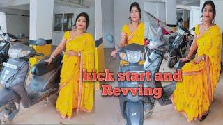 Scooter kick start and revving in sareeHonda Activa.#kickstart #kickstartscoote #twowheeler.