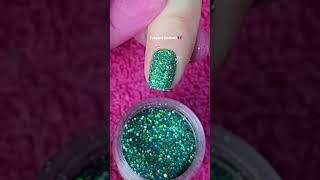 Esmaltação Verde com Glitter