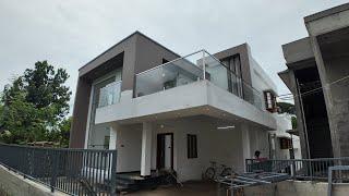 6.25 cent 2700 Sqft 2000 sq ft basement 4 bhk villa for sale in Kalamassery near kochin universit