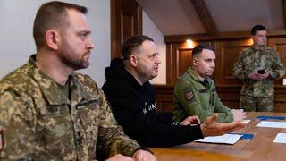 Андрій Єрмак відвідав Координаційний штаб з питань поводження з військовополоненими