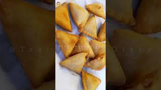 Maccain mini pizza samosa review #foodshorts #review #maccian #teatimerecipe #shortsviral #samosa