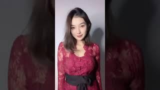 Ini dia orang nya si kebaya merah