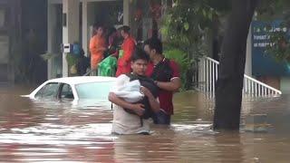 Jakarta floods leave at least 26 dead thousands displaced