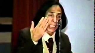 Jaun Elia reciting his poetry