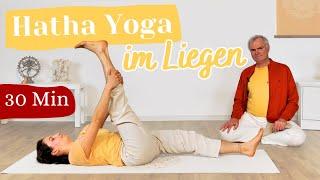 Yoga im Liegen z. B. bei Verletzungen von Fuß oder Knöchel - 30 Minuten mit Sukadev  Yoga Vidya