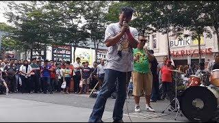 orang gila suara best dan power feat sentuhan buskers cover mojo&search-roman cinta&seroja