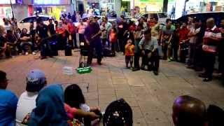 Busking at Bukit Bintang Kuala Lumpur @ Aku Yang Tersakiti