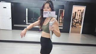 ExtraEmily Shows Off Her GYAT