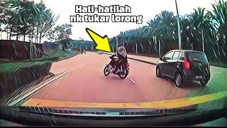 Penunggang motor wanita menukar lorong  Malaysia Dashcam Compilation