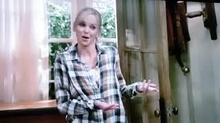 Mom clip Anna Faris Kisses a Lady