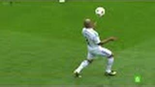Roberto Carlos amazing pass in Real Madrid legends charity game