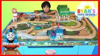Thomas and Friends Wooden Railway Knapford Station and Tidmouths Tipping Bridge