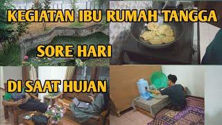 Kegiatan ibu rumah tangga sore hari di saat hujan @rumahzalu8236