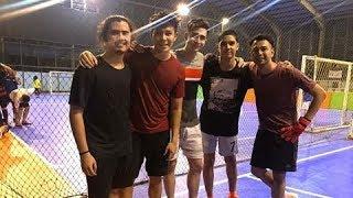 KEREN  PENGEN OLAHRAGA RAFFI NGAJAKIN TEMEN ARTIS MAEN FUTSAL 