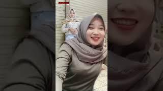 SOLEHOTTT???? belahan kenikmatan kelihatan  tiktok Viral Cewek hijab