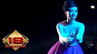 Zaskia Gotik - Buka Dikit Joss   Live Konser Karawang 28 September 2013