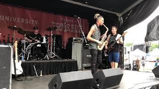 “God’s Plan” Cover LIVE by Saxl Rose at Warped Tour in Virginia Beach VA on 71218