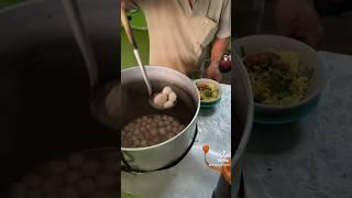 Orang Jepang makan bakso di UNJ