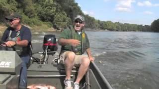 Carpa Voladora plateada en el río Wabash en Indiana