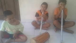 Eskripsi anak-anak cilik-bali