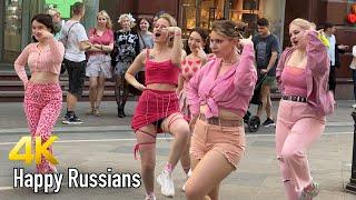 ⁴ᴷ Dancing RUSSIAN GIRLS on Nikolskaya street near Red Square  Moscow Russia 