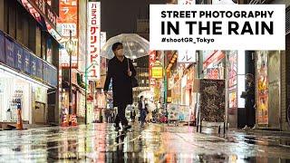 Street Photography in the Rain with the RICOH GR III