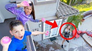 SNEAKING UP ON OUR MOM **Water Balloon Prank**  Familia Diamond