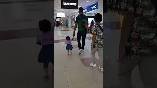 Alila Gandengan Tangan Bareng Papa #shorts #short #youtubeshorts #anaklucu #papa #anakdanayah