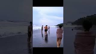 Ranty Maria di pantai pakai baju seksi