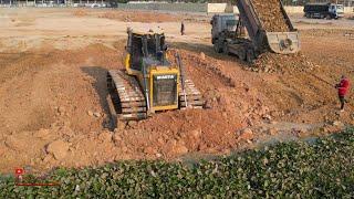 Wonderful Power Dozer Machine Pushing Sand Extreme Equipment Dump Truck Spreading