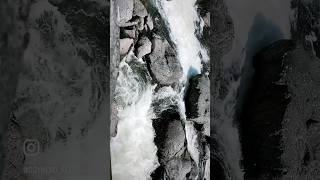 Крупнейший каскадный водопад АлтаяУчар или Большой Чульчинский. Учар в переводе - «летящий».