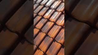 Mycie ciśnieniowe dachówki ceramicznej dwukolorowej