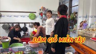 ĐÁM GIỖ MIỀN TÂY. Cả nhóm cùng các cô tất bật chuẩn bị nguyên liệu trước ngày giỗ ba chị Cô Chủ Nhỏ