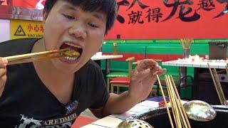The crane driver takes his wife to eat abalone skewers after get off work more than 190 yuan