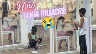 NIÑO POBRE TENÍA HAMBRE  mira el tierno gesto de esta niña