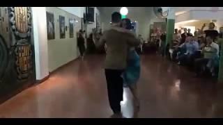 Virginia Porrino y Mauricio Rodriguez -vals- exibicion en milonga Ocho Cortado