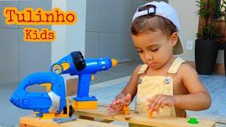 TULINHO com suas Novas Ferramentas de brinquedo que funcionam com pilhas. childrens Toy tools