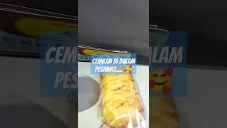 Cemilan Di dalam Pesawat...   Siapa mau... ? 