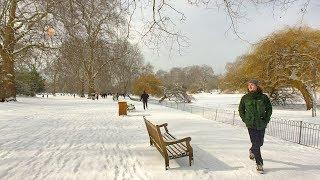 LONDON WALK  St Jamess Park in the Snow  England