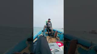 Penampakan pria duduk diatas perahu viral#banjir #news #beritaterkini #nelayan #fishing #shortvideo