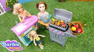 Barbie oyunları. Barbie Ailesi bahçede mangal yapıyor. Barbie videoları