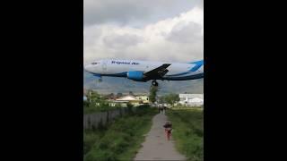 Pesawat Trigana Air Landing di Bandara Wamena Papua