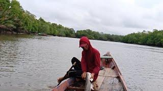 tarik menarik antara sipemancing dan monster baramundi.