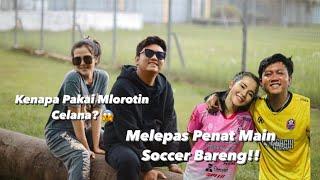 DENNY CAKNAN DI NYINYIRI NETIZEN KARNA KELAKUANNYA MEMELOROTKAN CELANA DI LAPANGAN KOK GAK MALU ??