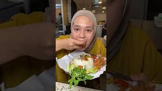 Makan harus pake sambal#kulinerbandung #sambalpedas #shorts