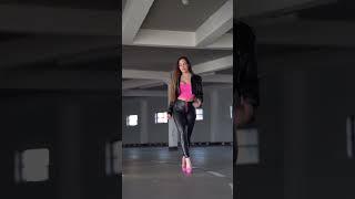 Top 3 High Shine Leggings Instagram Statement Hacks - How to Style Curvy Leggings Fashion GRWM