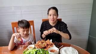 Mời cả nhà cùng Thùy ăn tép chấu chiên bộtBaby Thinh & Mom