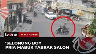 Viral Pengendara Motor Tabrak Salon di Surabaya  Kabar Hari Ini tvOne