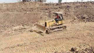 Duet alat berat Dozer Cut vs excavator kobelco